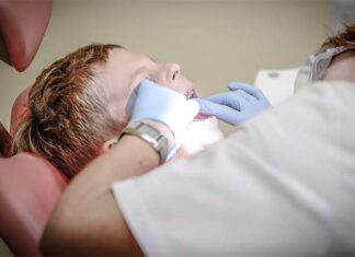 Dziecko boi się dentysty? Podpowiadamy, jak przekonać pociechę do stomatologa dentysta