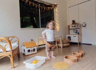 Montessori, zabawki i ksiażeczki – czy warto je kupić dziecku?