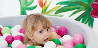 Suchy basen z piłkami