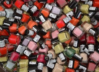 Czym lakierować modelinę?