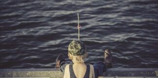 Co lepsze dla niemowlaka kurtka czy kombinezon?